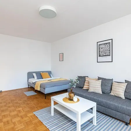 Spacious At Polnej Rozy Near The Kabaty Metro Station 公寓 华沙