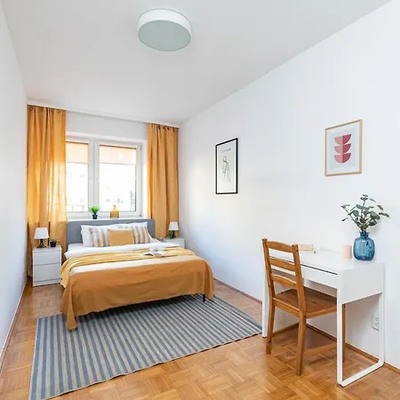 Spacious At Polnej Rozy Near The Kabaty Metro Station 华沙