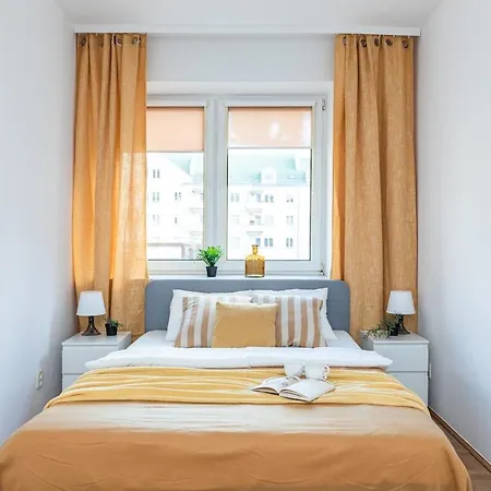 Spacious At Polnej Rozy Near The Kabaty Metro Station