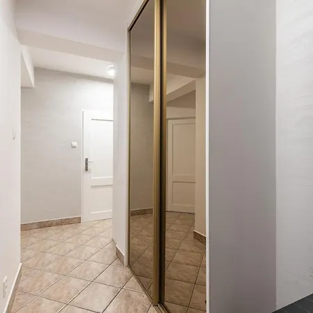 公寓 Spacious At Polnej Rozy Near The Kabaty Metro Station