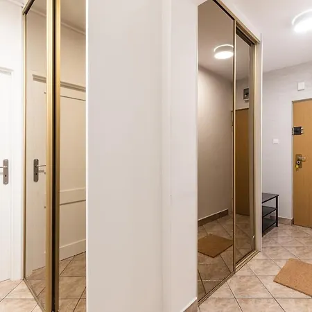 Apartamento Spacious At Polnej Róży Near The Kabaty Metro Station *